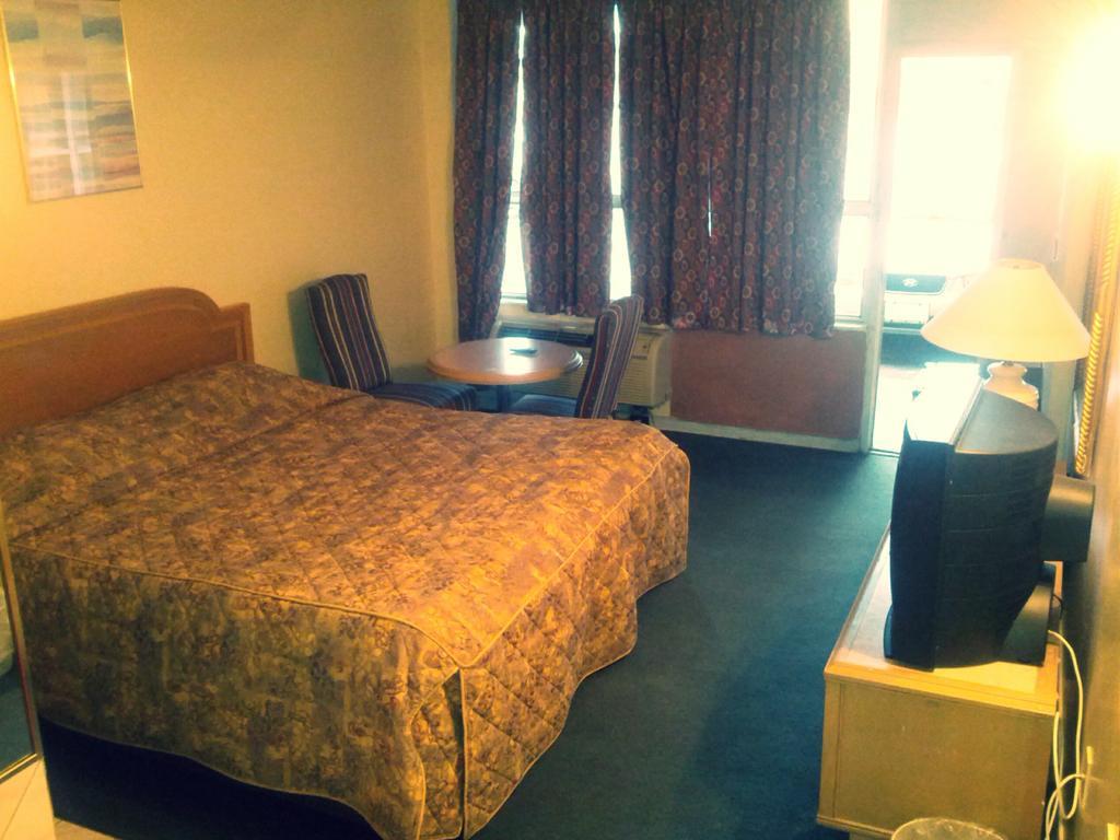 Admiral Inn By The Falls Niagara Falls Habitación foto