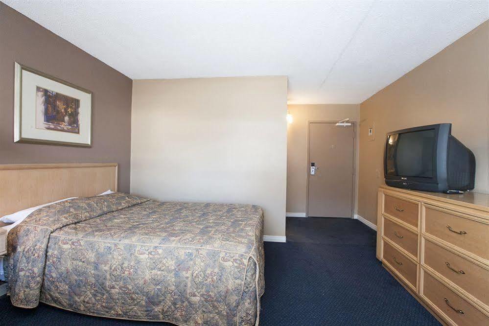 Admiral Inn By The Falls Niagara Falls Exterior foto